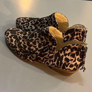 REACTION Kenneth Cole Bootie Shoe Animal Print 9.5